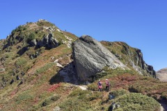 Le sentier devient plus escarpé à l'approche du sommet (21 septembre 2019)