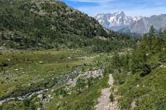 Sentier à la descente proche du lac Arpy (8 août 2024)