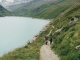 Le chemin longeant le Lac de Moiry est très pittoresque (28 juillet 2018)