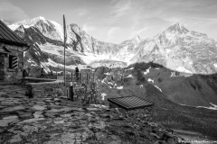 Cabane de Moiry avec les Pointes de Mourti et la Pointe de Moiry en arrière-plan (29 juillet 2018)