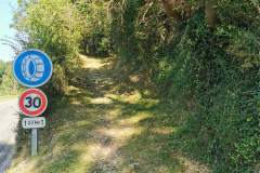 Se garer au parking proche du cimetière de Choranche puis suivre la direction Site Choranche (7 août 2024)