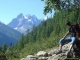 Sentier avec l'Aiguille des Grands Charmoz au fond (18 aout 2007)