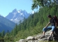 Sentier avec l'Aiguille des Grands Charmoz au fond (18 aout 2007)