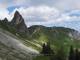 Vue sur le Col de la Croix avec le pierrier à éviter (29 mai 2022)