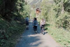 Le sentier suit la Vièze de Morgins (21 mai 2020)