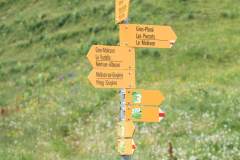 Virer à droite pour suivre l'itinéraire 3 et 270 contournant le Moléson par le nord (21 juin 2020)