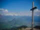 Croix au sommet sur fond de Haut Giffre (21 avril 2007)