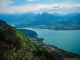 Vue sur le Lac d'Annecy et le Roc des Boeufs