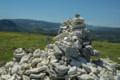 Cairn matérialisant le vrai sommet du Mont d'Or à 1463 m (31 mai 2019)