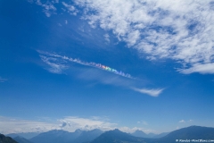 Nuage iridescent au dessus du Lac d'Annecy. Un nuage iridescent est un nuage peu épais dont l'écartement des gouttes ou de cristaux de glace provoque, par diffraction, une irisation de la lumière, qui donne alors cet aspect coloré au nuage (24 juin 2018)