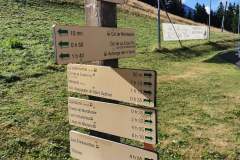 Panneau au départ où on suivra la direction de la Pointe du Merdassier (21 août 2022)