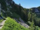 Le sentier suit les falaises (26 juin 2021)