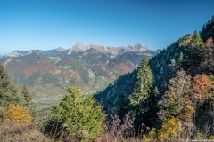 Vue sur notamment la Dent d'Oche et les Cornettes de Bise (15 octobre 2017)