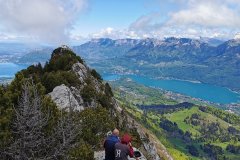 Vue depuis le sommet sur le Mont Blanc, les Aravis, et bon nombre de sommets de Savoie (23 mai 2021)