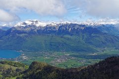 Vue depuis le sommet sur le Mont Blanc, les Aravis, et bon nombre de sommets de Savoie (23 mai 2021)