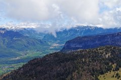 Vue depuis le sommet sur le Mont Blanc, les Aravis, et bon nombre de sommets de Savoie (23 mai 2021)