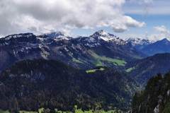 Vue depuis le sommet sur le Mont Blanc, les Aravis, et bon nombre de sommets de Savoie (23 mai 2021)