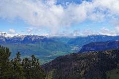 Vue depuis le sommet sur le Mont Blanc, les Aravis, et bon nombre de sommets de Savoie (23 mai 2021)