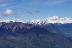 Vue depuis le sommet sur le Mont Blanc, les Aravis, et bon nombre de sommets de Savoie (23 mai 2021)