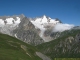 Vue sur le glacier du Triolet et du Pré de Bar, séparés par les Monts Rouges de Triolet