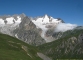 Vue sur le glacier du Triolet et du Pré de Bar, séparés par les Monts Rouges de Triolet