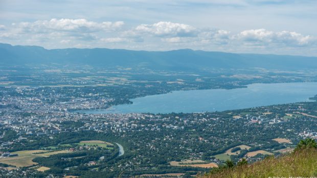 Genève et son jet d'eau vus depuis le Salève