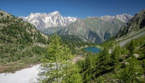 Vue sur le Lac d'Arpy en montant au Lago di Pietra Rossa