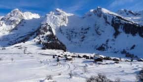 Vue sur les Aravis depuis le chemin menant à la Tête du Danay