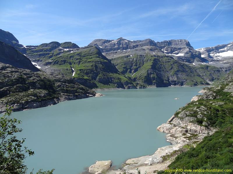 Lac d'Emosson en montant au Bel Oiseau