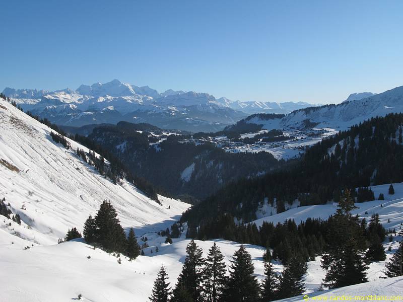 Le Col de la Ramaz est situé juste derrière