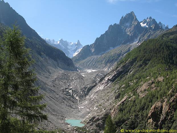 Vue sur la Mer de Glace en montant à la Tête des Prapators