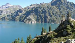 Lac d'Emosson et Bel Oiseau vus depuis le chemin menant au Cheval Blanc