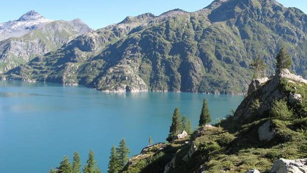 Lac d'Emosson et Bel Oiseau vus depuis le chemin menant au Cheval Blanc