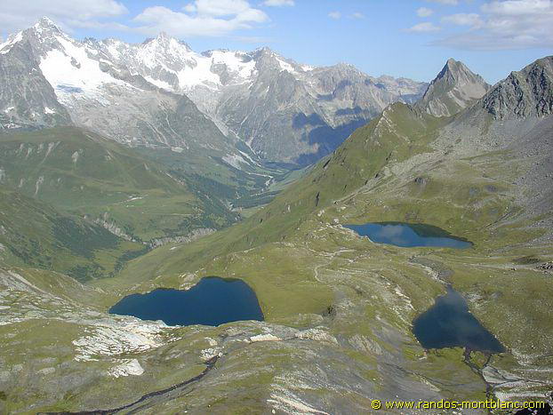 Lacs de Fenêtre derrière le Col du Grand-Saint-Bernard