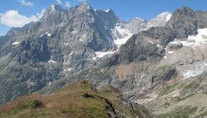 Monts Rouges de Triolet vus depuis le Grand Col Ferret