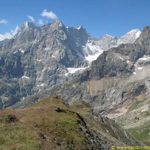 Monts Rouges de Triolet vus depuis le Grand Col Ferret