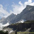 Névés tardifs vus depuis le sentier menant au Col de la Golèse