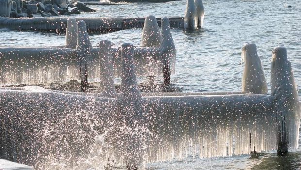 Bords du Lac Léman sous la glace