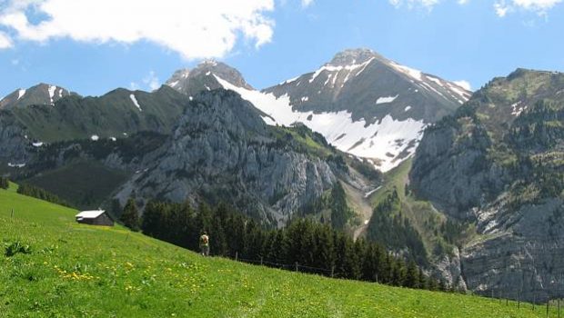 Vue sur le Jallouvre depuis le chemin menant au Lac de Lessy