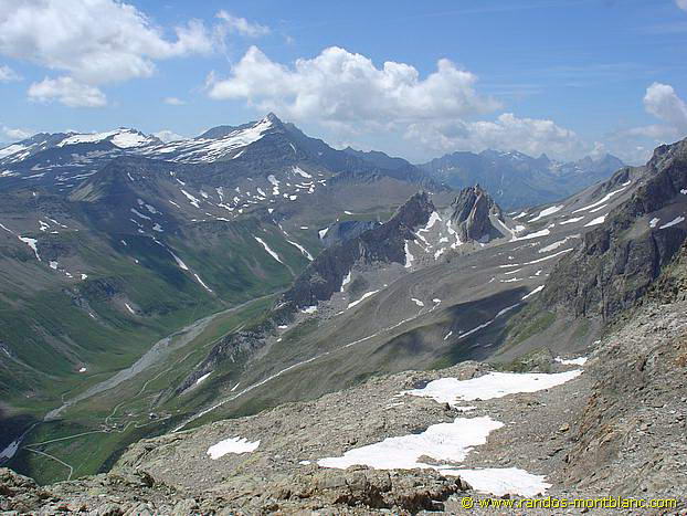 Panorama sur le chemin menant au Bivouac du Petit Mont Blanc